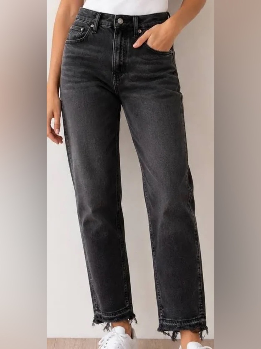 GAP Straight Leg Jeans in Washed Black